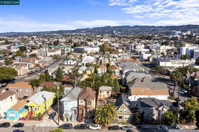 814 20th Street, Oakland CA: https://media.crmls.org/mediaz/5ae0bc44-2712-4abf-9e4e-213b9acaca1f.jpg