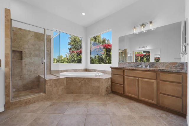 81800 Eagle Claw Drive, La Quinta CA: https://media.crmls.org/mediaz/5ae0e59e-125a-4c27-af35-b785c830483c.jpg