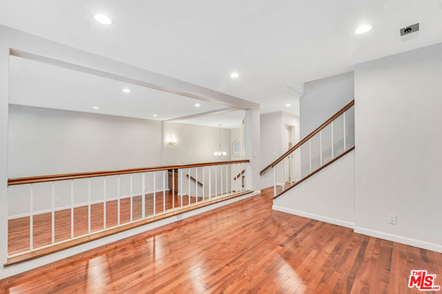 20950 Oxnard Street, Woodland Hills CA: https://media.crmls.org/mediaz/5ae177a7-9df4-453a-af14-ab77fa98fc20.jpg