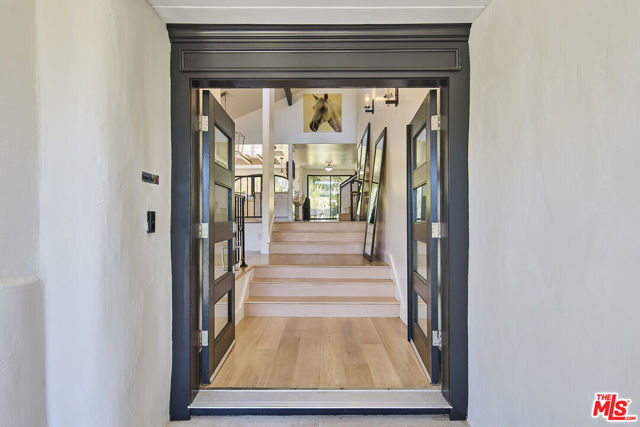 2266 Cold Canyon Road, Calabasas CA: https://media.crmls.org/mediaz/5ae1b67d-74c4-4117-bd87-450527036276.jpg