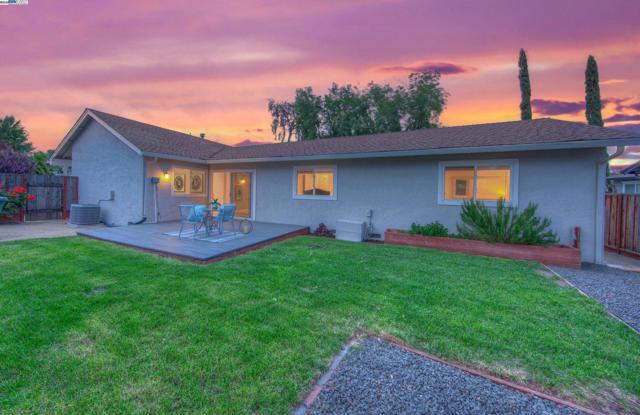 1392 Springview Ct., Concord CA: https://media.crmls.org/mediaz/5ae1bf49-a306-4236-8a70-5e092700b565.jpg