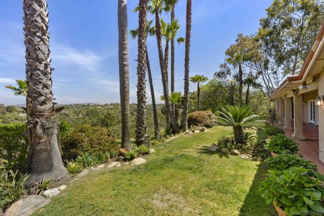 6518 Monte Fuego, Rancho Santa Fe CA: https://media.crmls.org/mediaz/5ae1f56b-4306-4864-837b-7ea0936255cb.jpg
