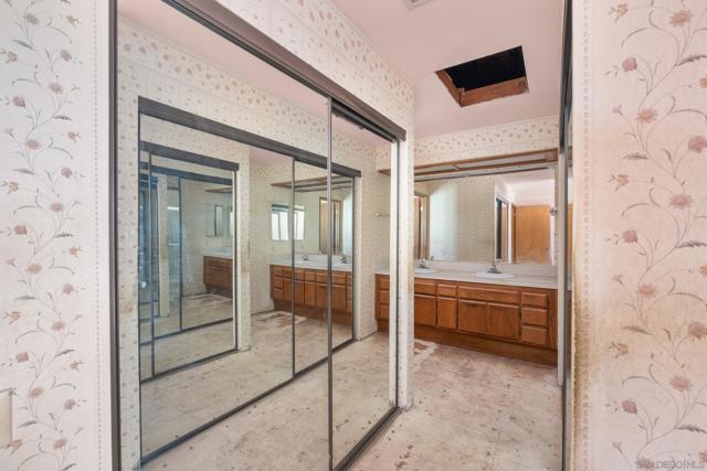 2818 Forest View Way, Carlsbad CA: https://media.crmls.org/mediaz/5ae29dc0-37e5-4f9d-9863-fbe414ea6760.jpg