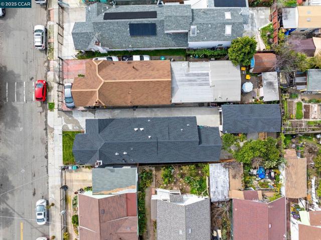 2133 39Th Ave, Oakland CA: https://media.crmls.org/mediaz/5ae3170a-37fc-4705-af6c-1f1191bddc96.jpg