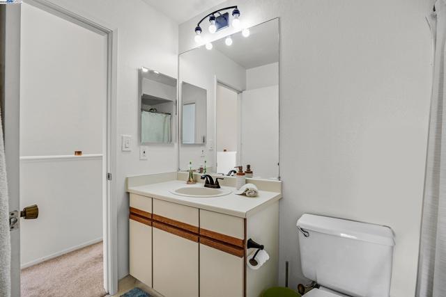 2719 Oak Rd, Walnut Creek CA: https://media.crmls.org/mediaz/5ae3315d-7712-411f-a523-52f18b8c7081.jpg