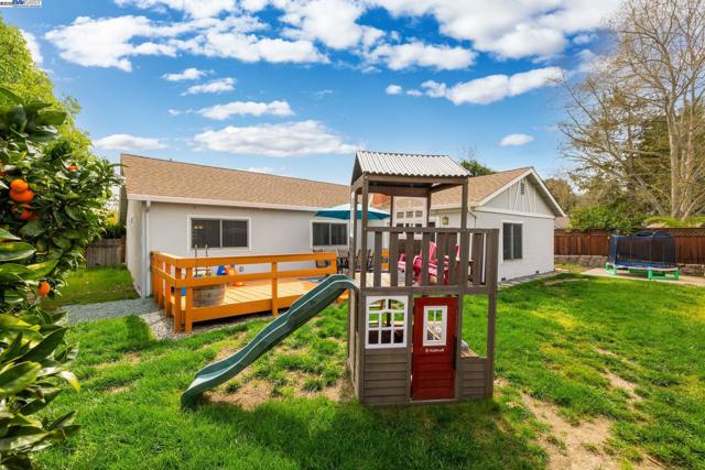 2889 Biddleford Drive, San Ramon CA: https://media.crmls.org/mediaz/5ae33f4e-78e5-4bc2-960d-2345df1700ef.jpg