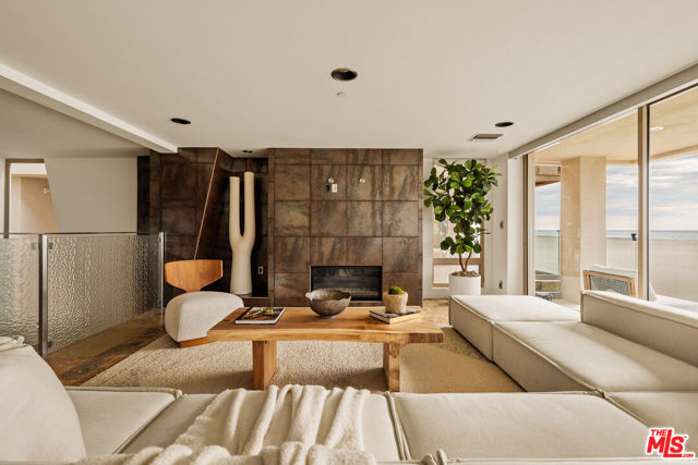 1825 Ocean Drive photo 2