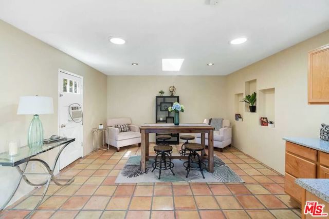 14024 Peach Grove Street, Sherman Oaks CA: https://media.crmls.org/mediaz/5ae3833b-0b30-45e8-95b7-677a9901c5c1.jpg