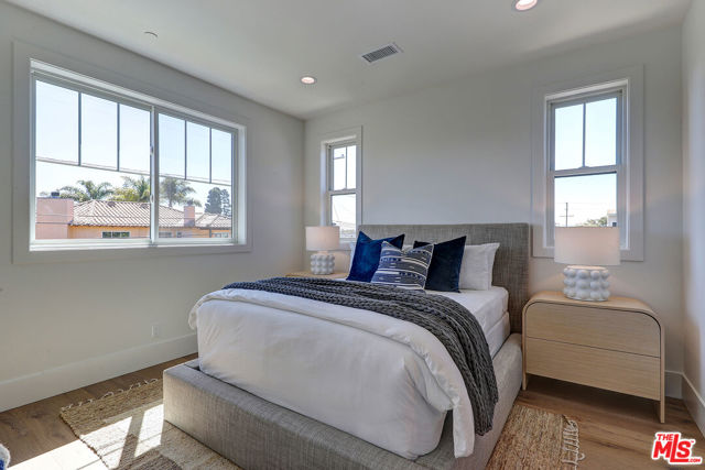 7733 Henefer Avenue, Los Angeles CA: https://media.crmls.org/mediaz/5ae3dfb3-f94a-4e19-8092-eb925cbd1c03.jpg