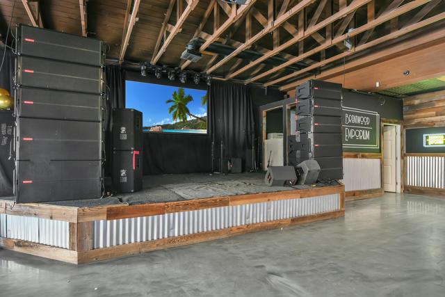 561 1St St, Brentwood CA: https://media.crmls.org/mediaz/5ae46bb3-ffd9-4067-95c8-0d5035cf9570.jpg