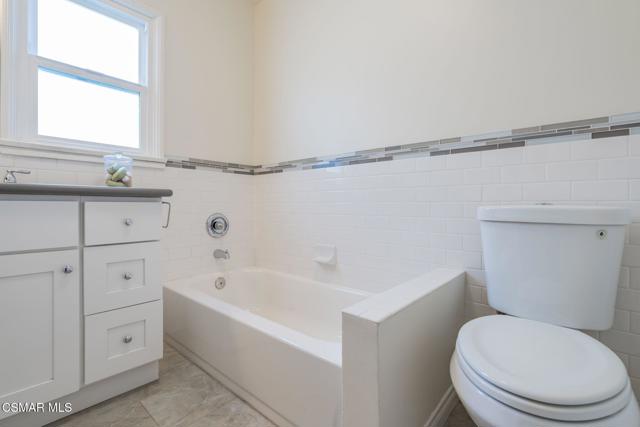 5715 Vista Del Monte Avenue, Sherman Oaks CA: https://media.crmls.org/mediaz/5ae47af6-c1c3-4a34-bf19-ab3445a5613c.jpg