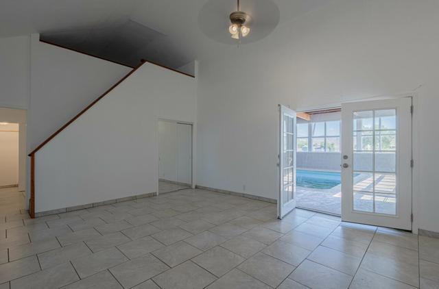 1080 Best Road, Hollister CA: https://media.crmls.org/mediaz/5ae485ae-a665-431e-9e2e-3f50f2bd2f73.jpg