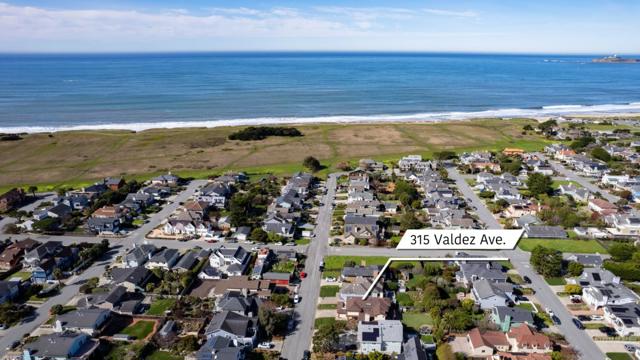 315 Valdez Avenue, Half Moon Bay CA: https://media.crmls.org/mediaz/5ae4c6a8-1be4-4e3d-a6ef-0f862ed45b66.jpg