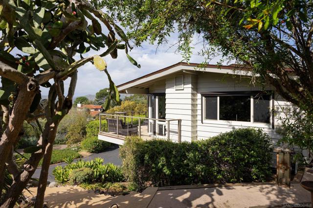 16204 Orchard Bend Rd, Poway CA: https://media.crmls.org/mediaz/5ae4fe2f-091a-4ec7-8ebb-077e9cf08084.jpg