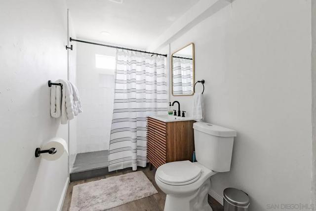 2948 50 Franklin Ave, San Diego CA: https://media.crmls.org/mediaz/5ae663d4-ba46-4c02-bc7f-4ca432ee079f.jpg