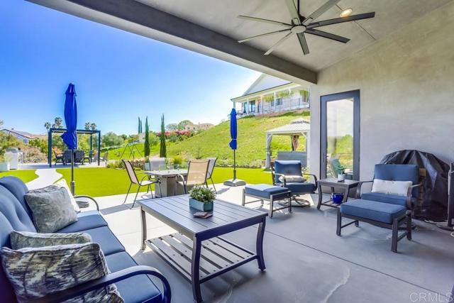 2255 Via Dulcea, Fallbrook CA: https://media.crmls.org/mediaz/5ae67b55-409d-4bad-b1a1-f3227ffc883c.jpg
