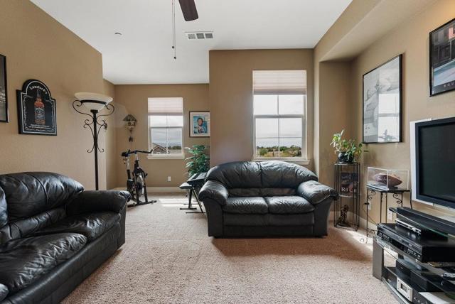 1515 Sunflower Drive, Hollister CA: https://media.crmls.org/mediaz/5ae69368-fc74-4d36-b012-316244acc0bf.jpg