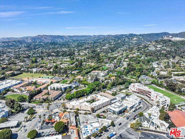 11670 W Sunset Boulevard, Los Angeles CA: https://media.crmls.org/mediaz/5ae6c6b2-03fd-43da-8381-d38dca39958a.jpg
