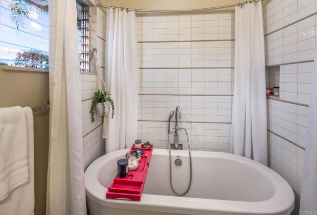 7031 Estrella De Mar Road, Carlsbad CA: https://media.crmls.org/mediaz/5ae742d1-305f-44c1-af06-2f740b6d4c15.jpg