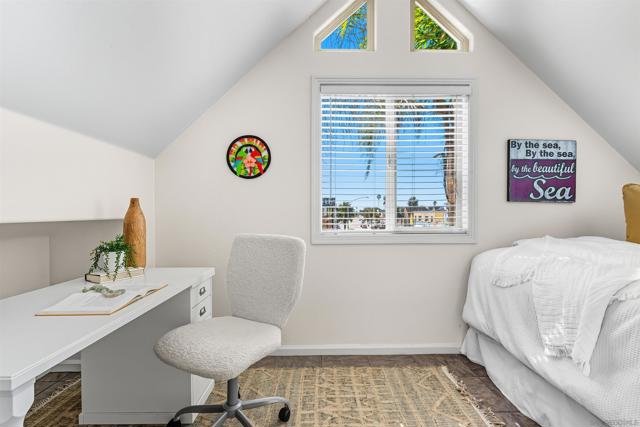 806 Redondo Ct, San Diego CA: https://media.crmls.org/mediaz/5ae75bd0-74d2-4aa3-8442-3bdd9448888a.jpg