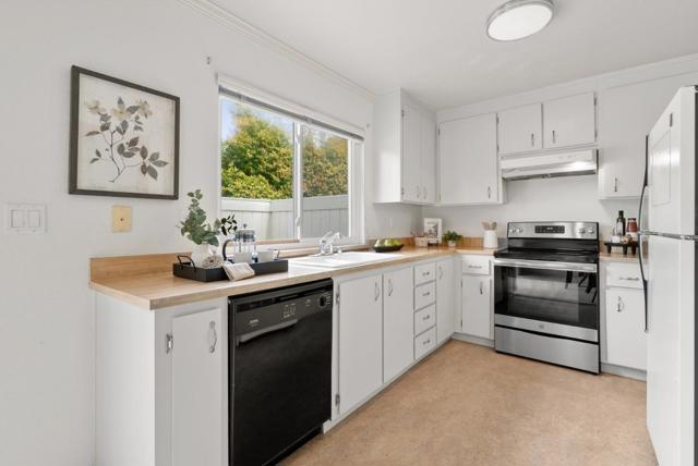 1505 42nd Avenue, Capitola CA: https://media.crmls.org/mediaz/5ae75cdc-bc3b-49c6-a953-cd7fe506e08a.jpg