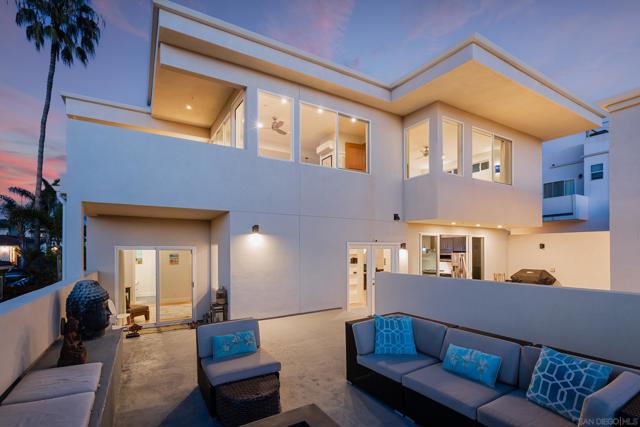 4563 Point Loma Ave, San Diego CA: https://media.crmls.org/mediaz/5ae76e28-3a40-4576-b423-ced1451555a4.jpg