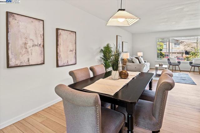 3554 Arcadian Ct, Castro Valley CA: https://media.crmls.org/mediaz/5ae79d1d-dc35-4a7c-a3a5-244d5dff25a5.jpg