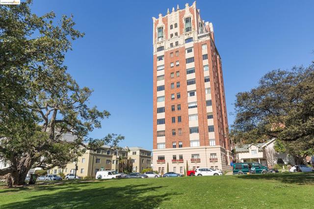 492 Staten Ave, Oakland, California 94610, 2 Bedrooms Bedrooms, ,2 BathroomsBathrooms,Condominium,For Sale,Staten Ave,41065554