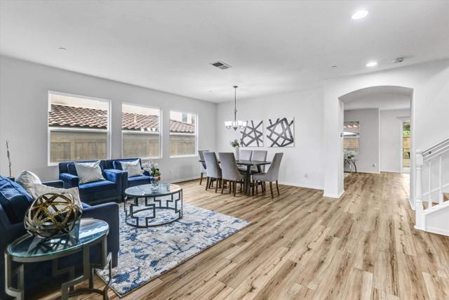 Detail Gallery Image 2 of 41 For 1717 Webber Way, Chula Vista,  CA 91913 - 6 Beds | 4 Baths