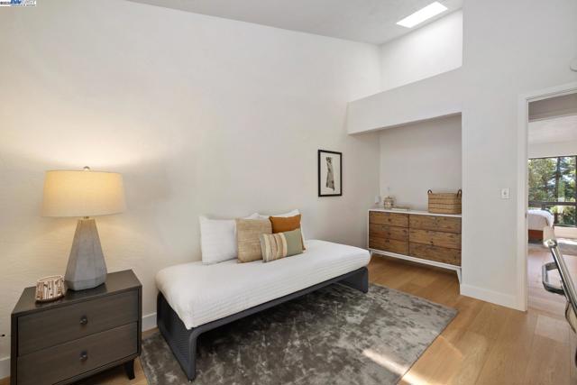 5708 Colton Blvd, Oakland CA: https://media.crmls.org/mediaz/5ae80ff0-1cc1-405c-a86e-cf2824704fe8.jpg
