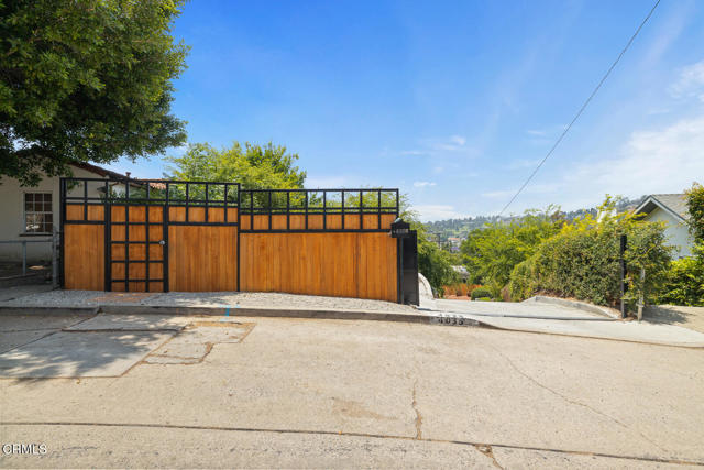4035 W Avenue 42, Los Angeles CA: https://media.crmls.org/mediaz/5ae8d61a-1523-46f7-bb13-41eb4f965c07.jpg