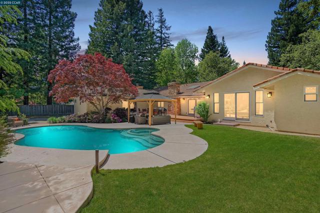 2142 Deer Oak Way, Danville CA: https://media.crmls.org/mediaz/5ae9d098-03cc-49fc-81de-fea2cf0c3340.jpg