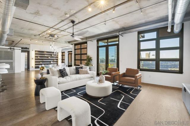 877 Island Ave, San Diego CA: https://media.crmls.org/mediaz/5ae9fd18-0ce2-40df-a34e-155d107bd2e2.jpg