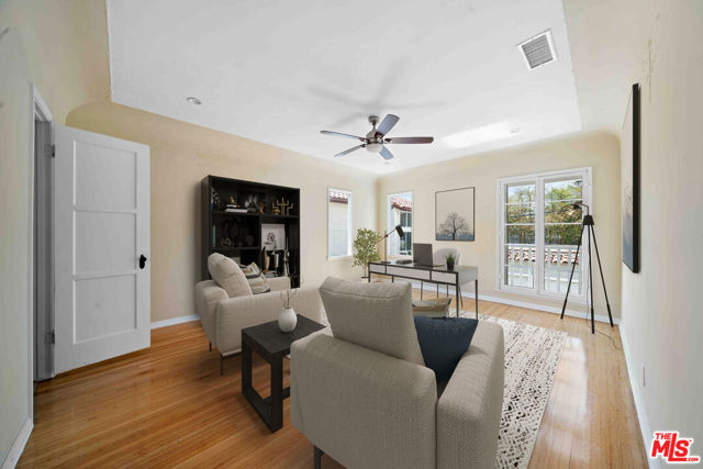 865 S Lucerne Boulevard, Los Angeles CA: https://media.crmls.org/mediaz/5aea04a1-7b29-4ae8-9bd8-f413330a2b03.jpg