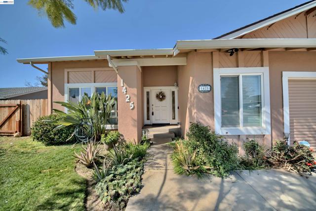 1425 Forest Dr, Turlock CA: https://media.crmls.org/mediaz/5aea5dbc-773f-4cbe-af1d-ca8774d758c7.jpg