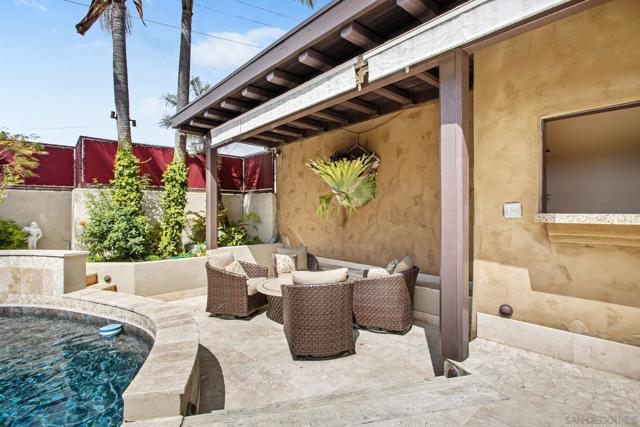 1728 W Lewis St, San Diego CA: https://media.crmls.org/mediaz/5aea70dd-ce42-43ea-a5e1-6ff868905908.jpg