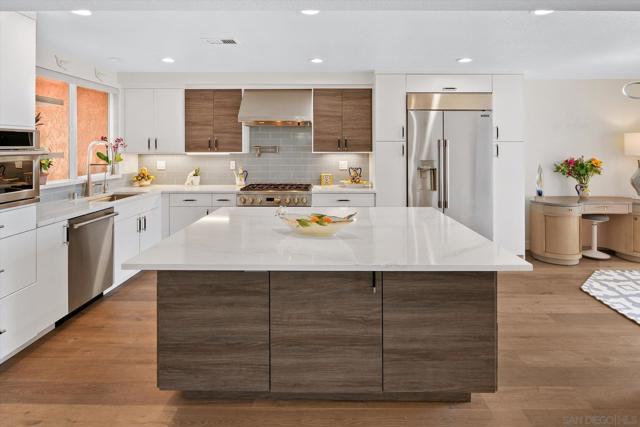 89 Tunapuna Ln, Coronado CA: https://media.crmls.org/mediaz/5aea9e7b-d4f3-4d63-8745-3e948a108927.jpg