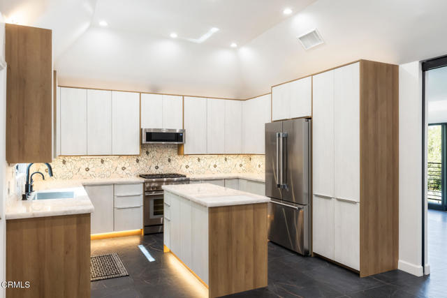 Detail Gallery Image 13 of 74 For 7572 Mcgroarty Ter, Tujunga,  CA 91042 - 6 Beds | 6 Baths