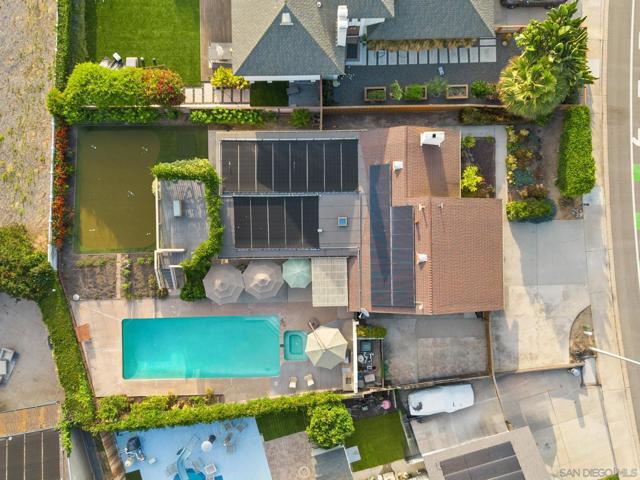 1745 Tamarack Ave, Carlsbad CA: https://media.crmls.org/mediaz/5aeb06db-1ab3-490c-8945-337fdddc9a74.jpg
