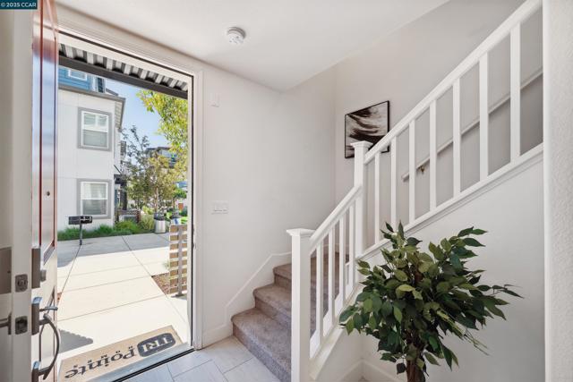 92 Zenith Cmn, Fremont CA: https://media.crmls.org/mediaz/5aeb087a-a9c9-41b3-846d-4c1215dc92f5.jpg