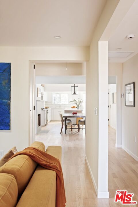 825 Coeur D Alene Avenue, Venice CA: https://media.crmls.org/mediaz/5aeb0e3f-86b6-4fff-af11-824416c30389.jpg