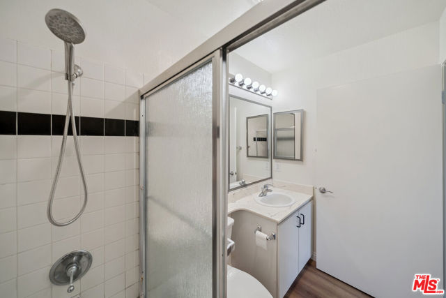 870 Crenshaw Boulevard, Los Angeles CA: https://media.crmls.org/mediaz/5aebddf8-9b1d-4218-a16e-8c125b40b91e.jpg