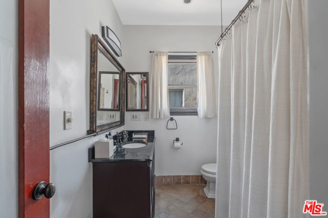 809 S Stanley Avenue, Los Angeles CA: https://media.crmls.org/mediaz/5aec3805-c699-435f-90c1-4d5e8bb00e78.jpg