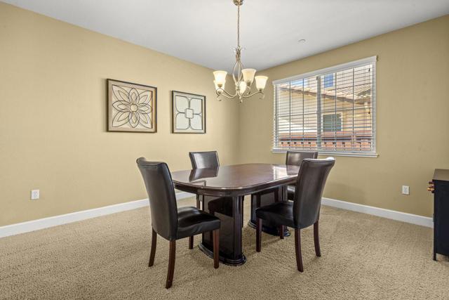 1420 Cielo Vista Lane, Gilroy CA: https://media.crmls.org/mediaz/5aec5dda-ef02-437f-b709-14bd332469d1.jpg