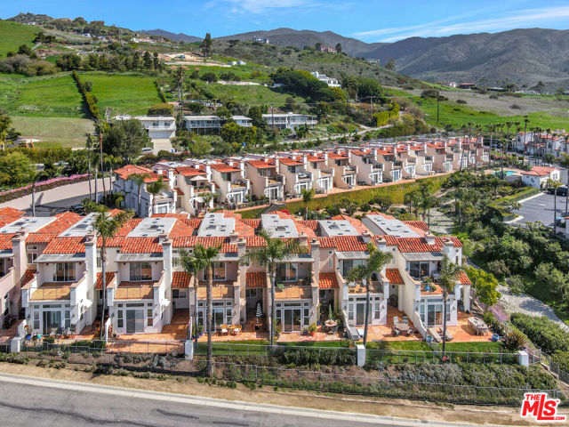 6412 Lunita Road, Malibu CA: https://media.crmls.org/mediaz/5aec6772-c6d6-4402-909e-682dd58242ed.jpg