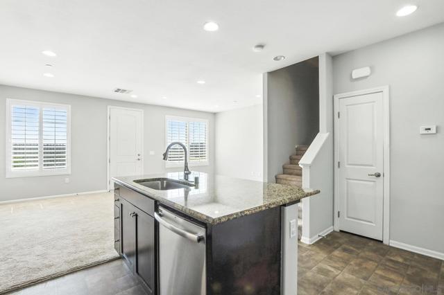 1795 Saltaire Pl Unit 27, San Diego CA: https://media.crmls.org/mediaz/5aec8cf9-d38b-4512-8c60-b6c6315c6ae0.jpg