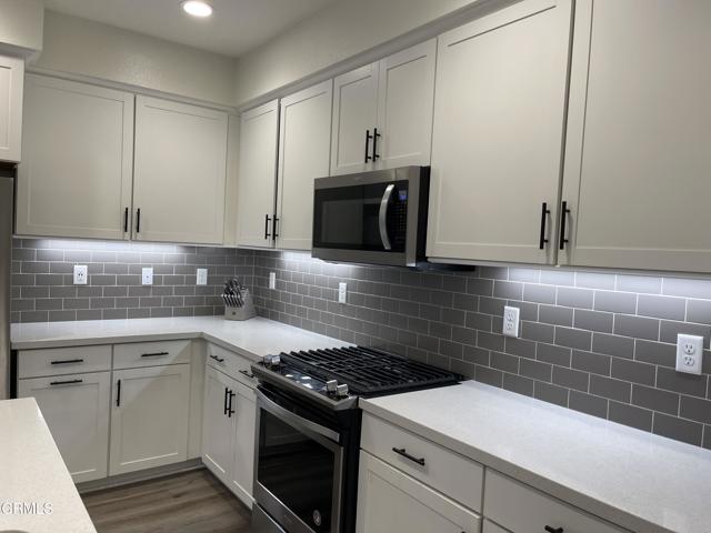 Detail Gallery Image 18 of 67 For 130 Farmhouse Dr #2,  Simi Valley,  CA 93065 - 3 Beds | 2/1 Baths