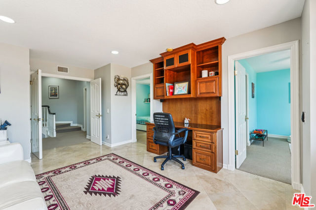 2084 Hopewell Court, Thousand Oaks CA: https://media.crmls.org/mediaz/5aed8578-455a-456c-8d0f-fda5f3631a22.jpg