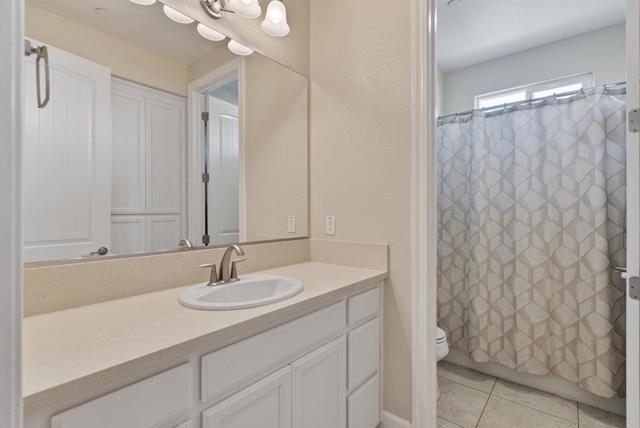 1618 Lily Court, Hollister CA: https://media.crmls.org/mediaz/5aee2435-82b7-44a7-a728-6bcb7f41aa80.jpg