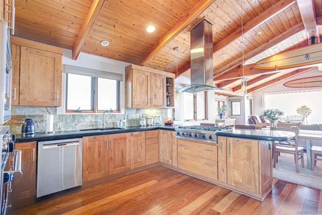 1464 Summit Ave, Cardiff by the Sea CA: https://media.crmls.org/mediaz/5aee330d-4719-47dd-8a46-8ee42ec242f7.jpg